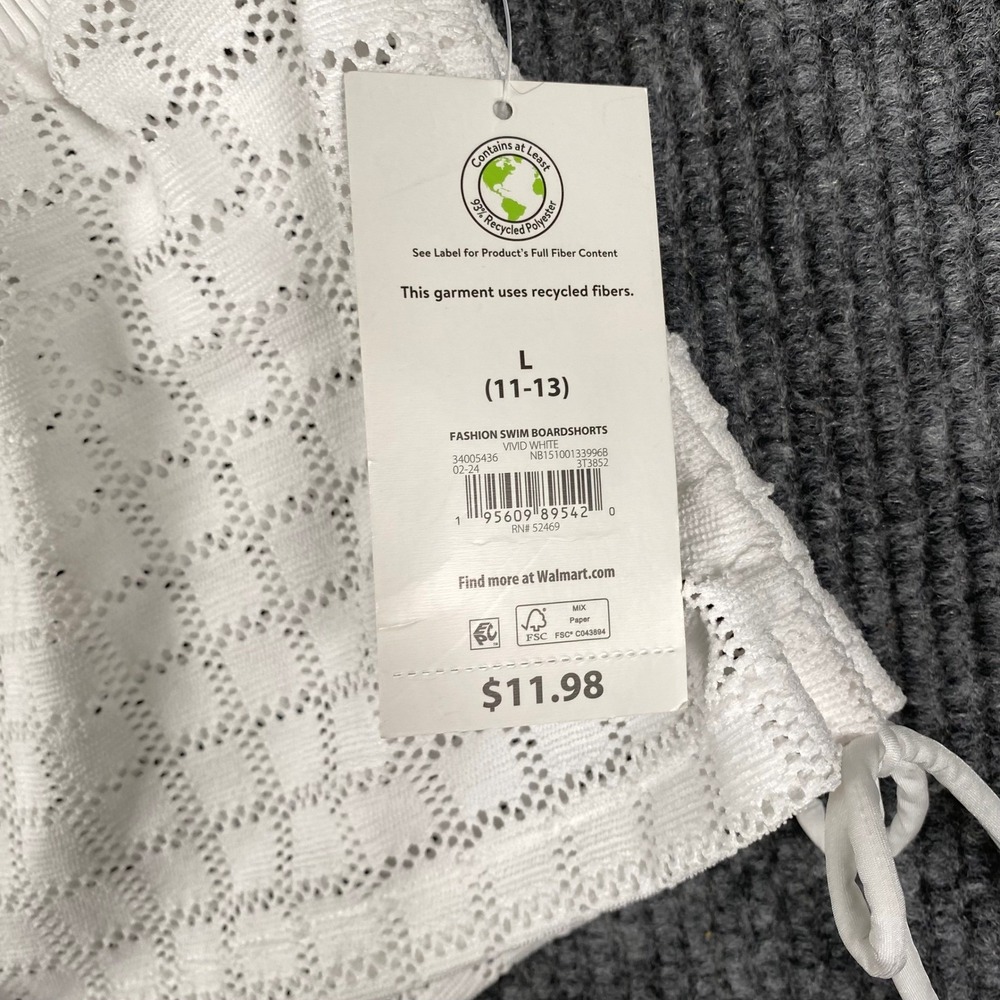 No Boundaries Womens White Pointelle Smocked Swim Boardshorts Large 11-13 NWT - Picture 2 of 7